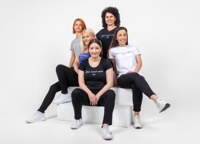 PetiteAnitaJanik-4-1