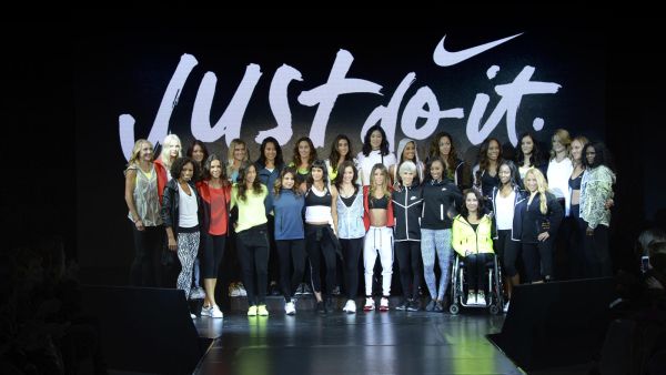 NoiDivatMagazin Sportruhazat 20150115 Nike Womens