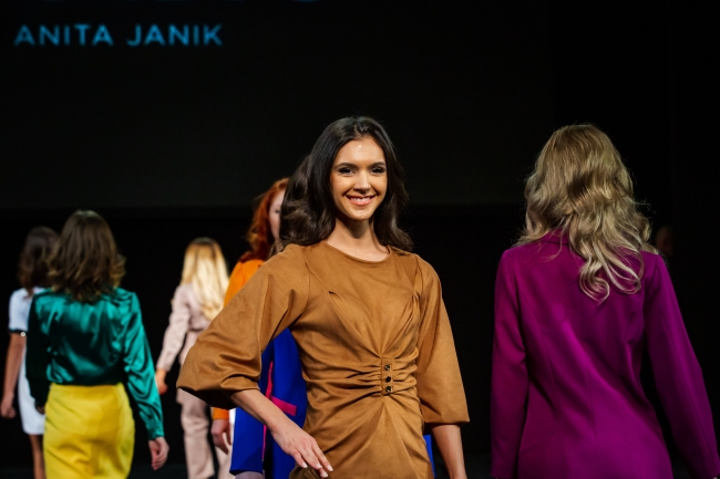 Petite - Anita Janik PetiteAnitaJanik 1 003