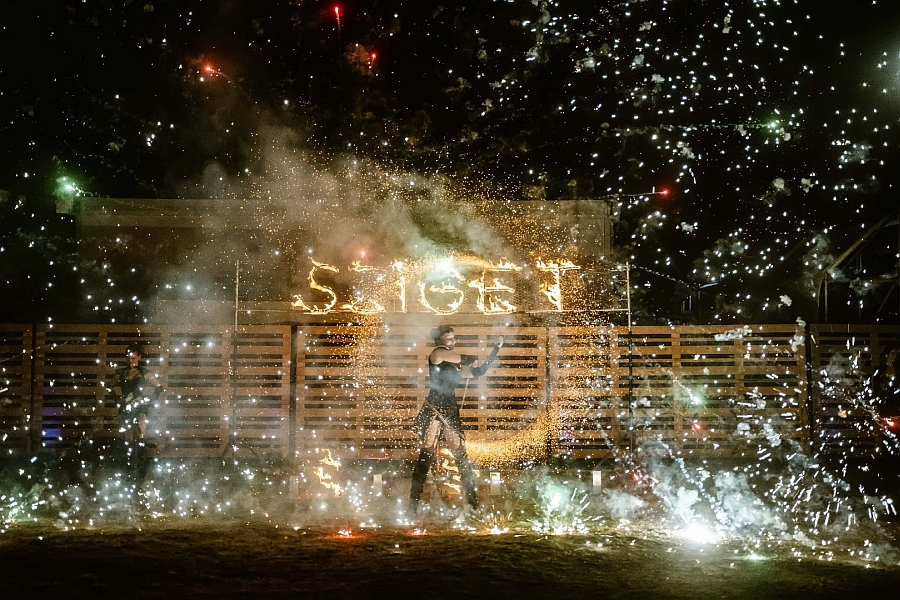 Sziget 202608 ReggeltolHajnalig