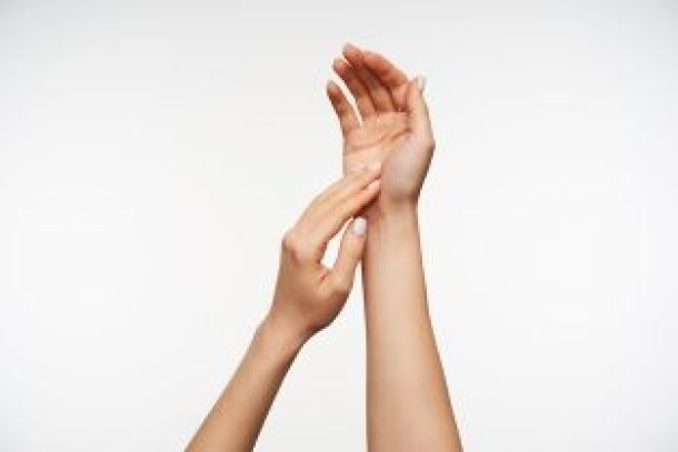 Szépség klinika: Hogyan tartsa fiatalosan a kézbőrét